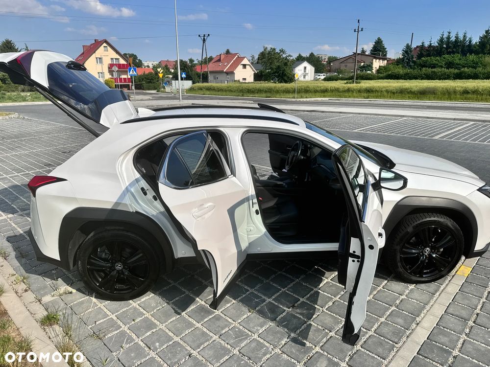 Lexus UX - 12