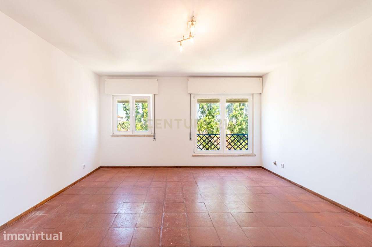 T2 com 68 m² em Carcavelos – conforto, tranquilidade e uma excelente o - Grande imagem: 2/30