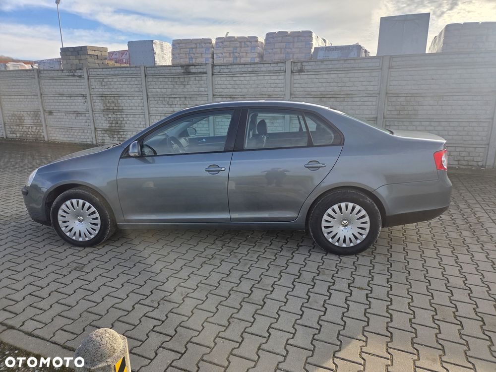 Volkswagen Jetta 1.6 Trendline - 10