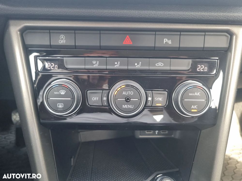 Volkswagen T-Roc - 16