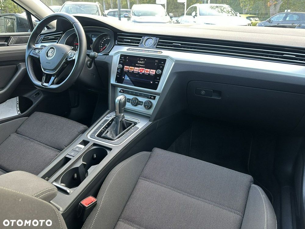 Volkswagen Passat - 25