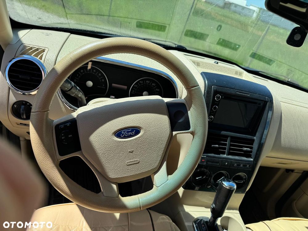 Ford Explorer - 9