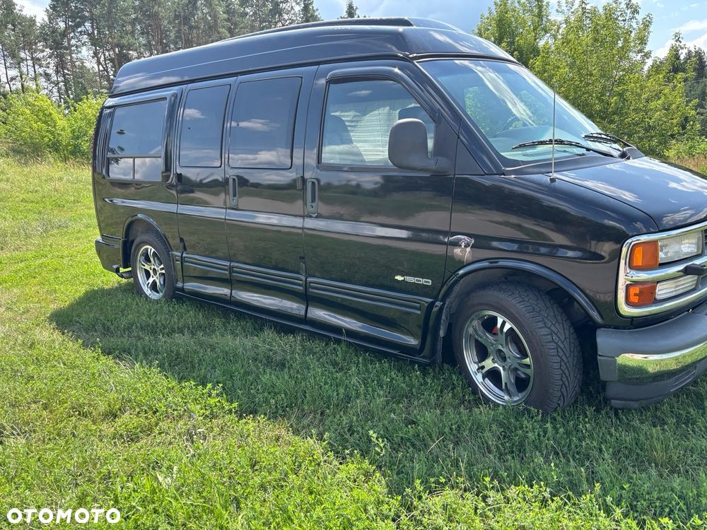 Chevrolet Chevy Van - 2
