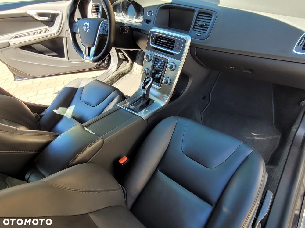 Volvo V60 D4 Momentum - 9