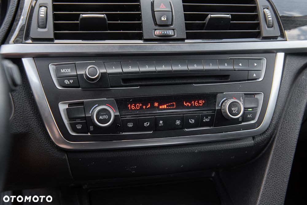 BMW Seria 3 328i xDrive Sport-Aut Sport Line - 24