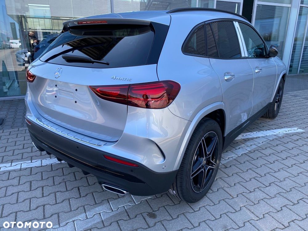 Mercedes-Benz GLA - 4