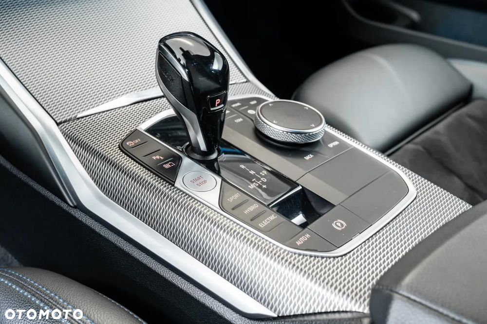BMW Seria 3 330e Sport - 17