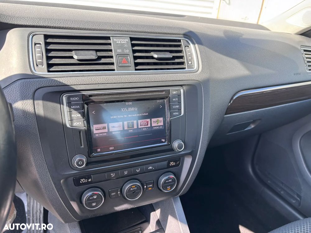 Volkswagen Jetta 1.4 TSI Comfortline - 23