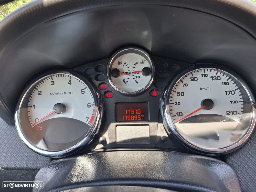 Peugeot 207 - 8