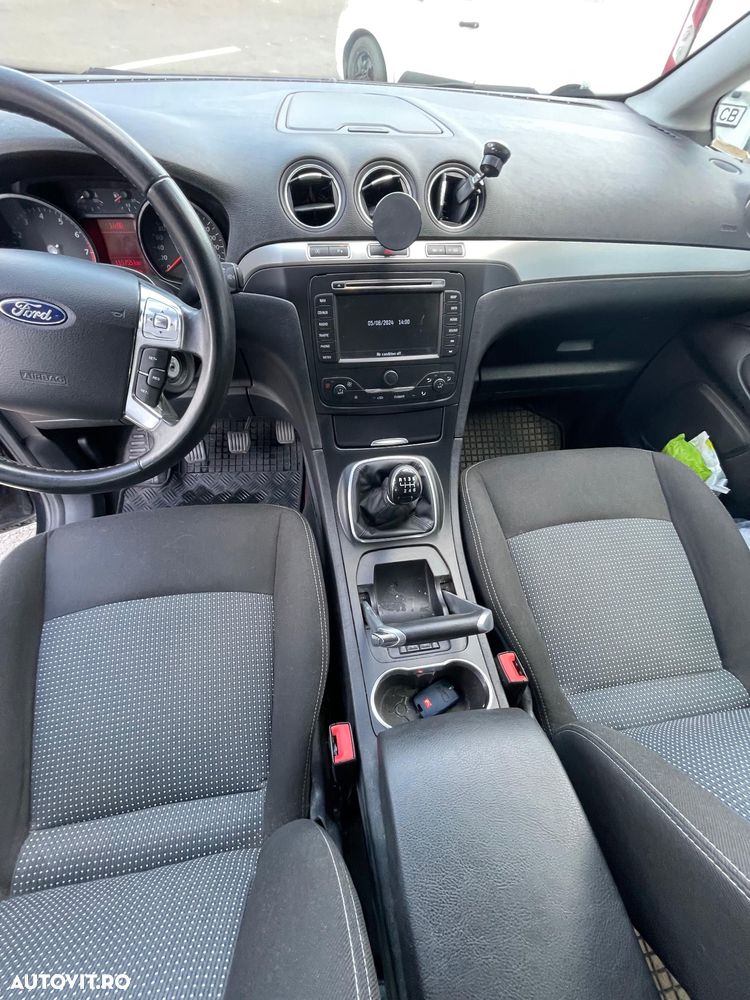 Ford Galaxy - 12