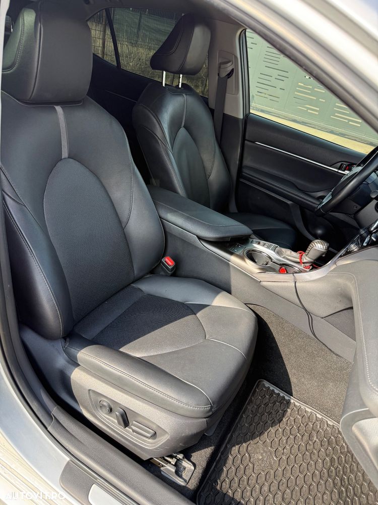 Toyota Camry 2.5 Exclusive - 12