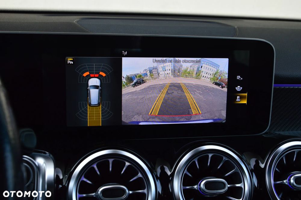 Mercedes-Benz GLB 250 4-Matic AMG Line 8G-DCT - 26