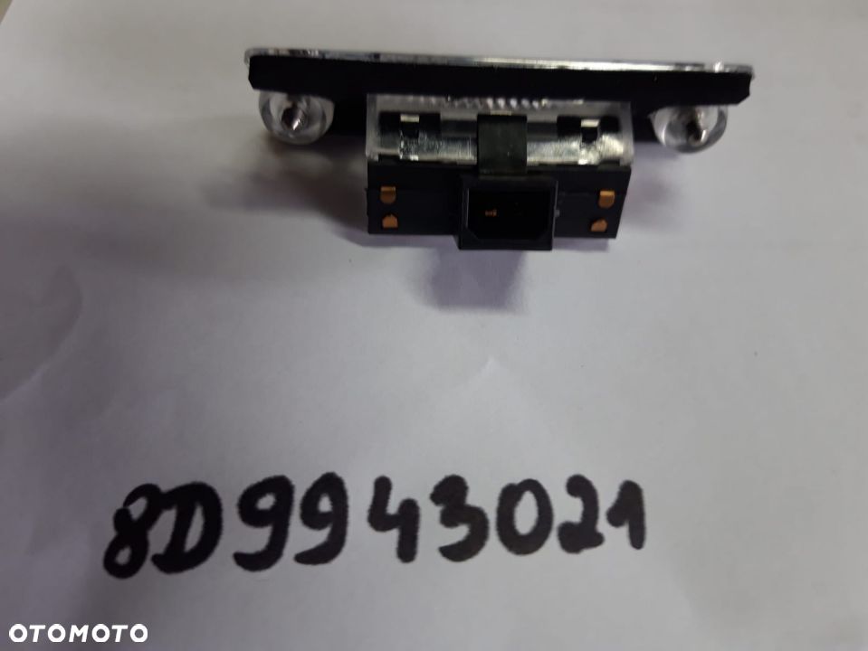 LAMPA OŚWIETLENIA  tablicy rejestracyjnej  AUDI A3 (8L), 01.00-04.03  A4 (B5)  94-98  8D9943021 - 1