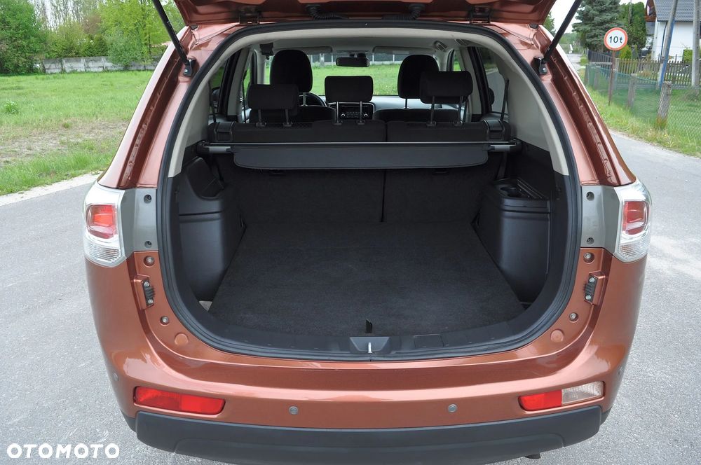 Mitsubishi Outlander 2.0 2WD SUV-Star - 14