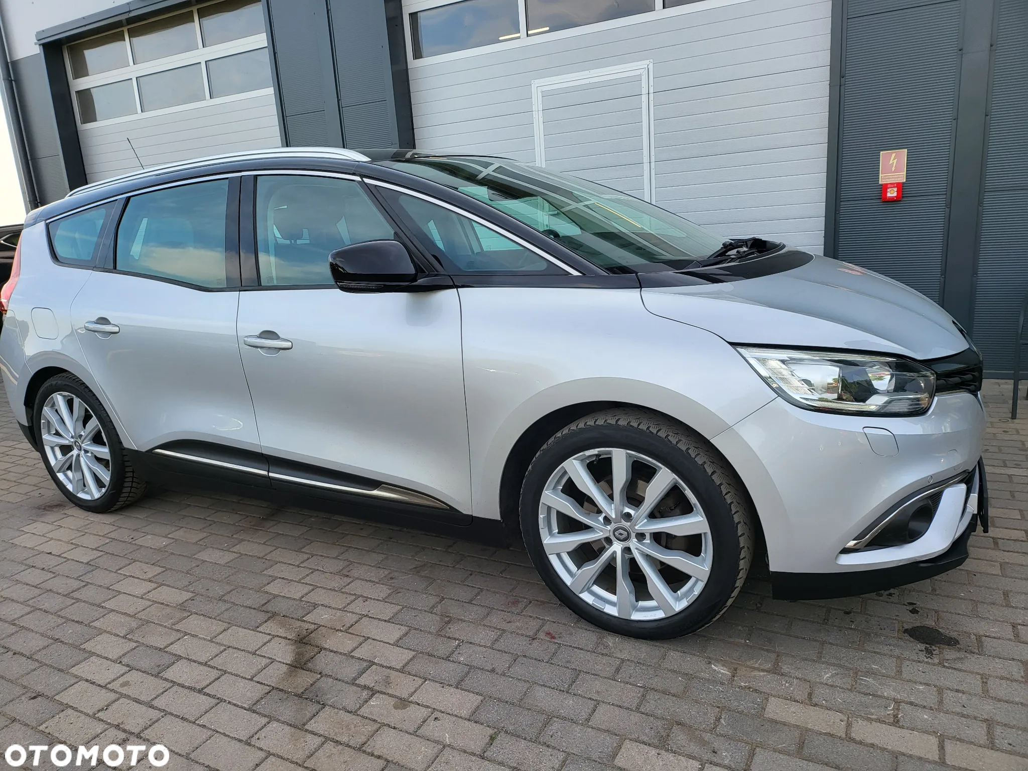 Renault Grand Scenic dCi 110 EDC LIMITED - 9
