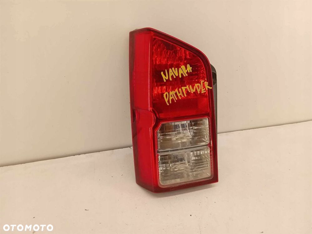 LAMPA LEWA TYLNA NISSAN NAVARA Pathfinder III - 3