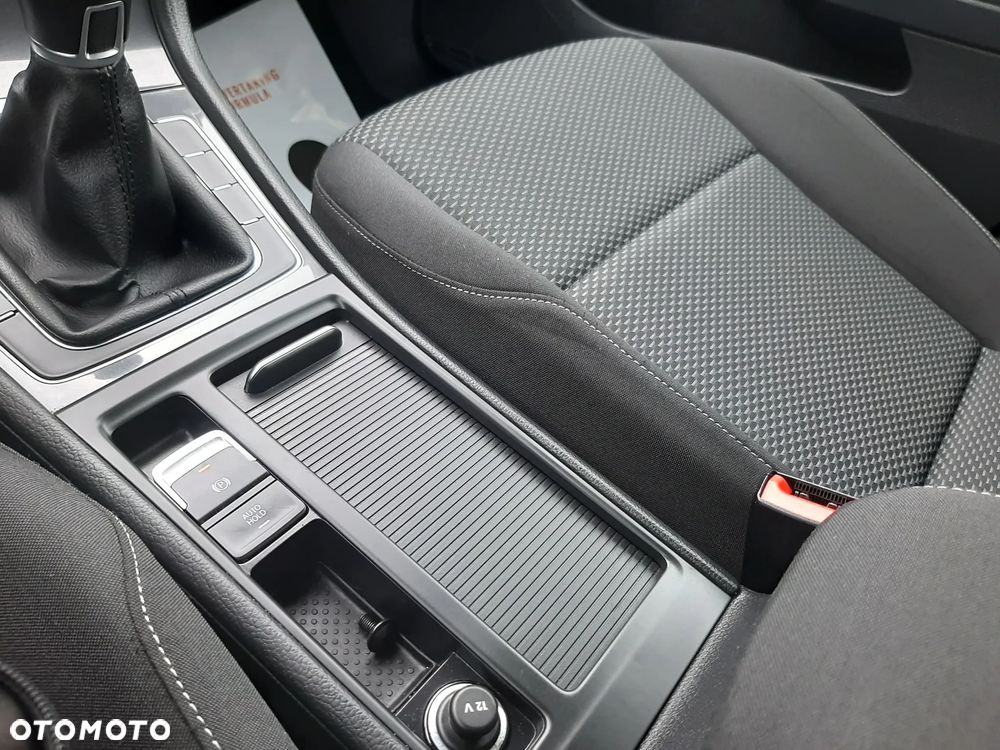Volkswagen Golf 1.6 TDI (BlueMotion Technology) Comfortline - 24