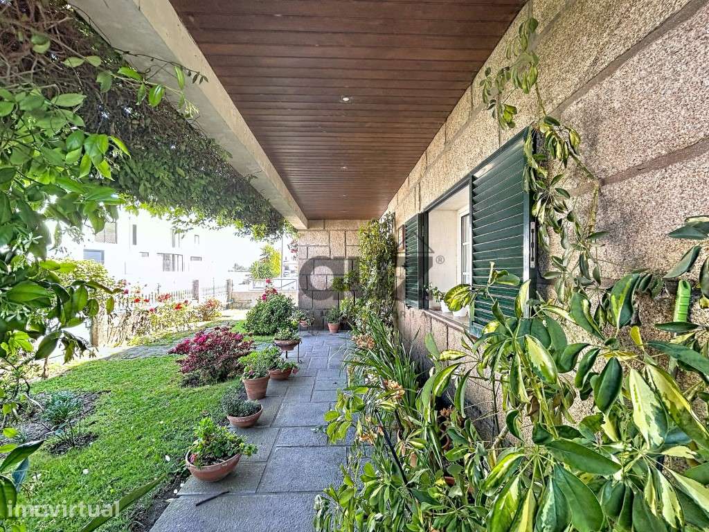 Excelente moradia T5 com piscina | Cepelos, Amarante - Grande imagem: 3/27