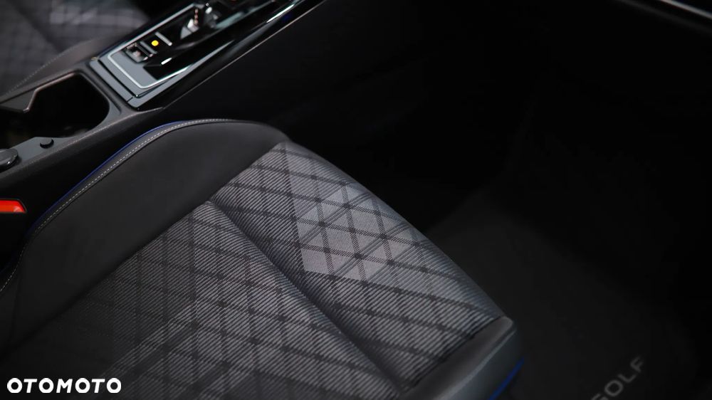 Volkswagen Golf - 23