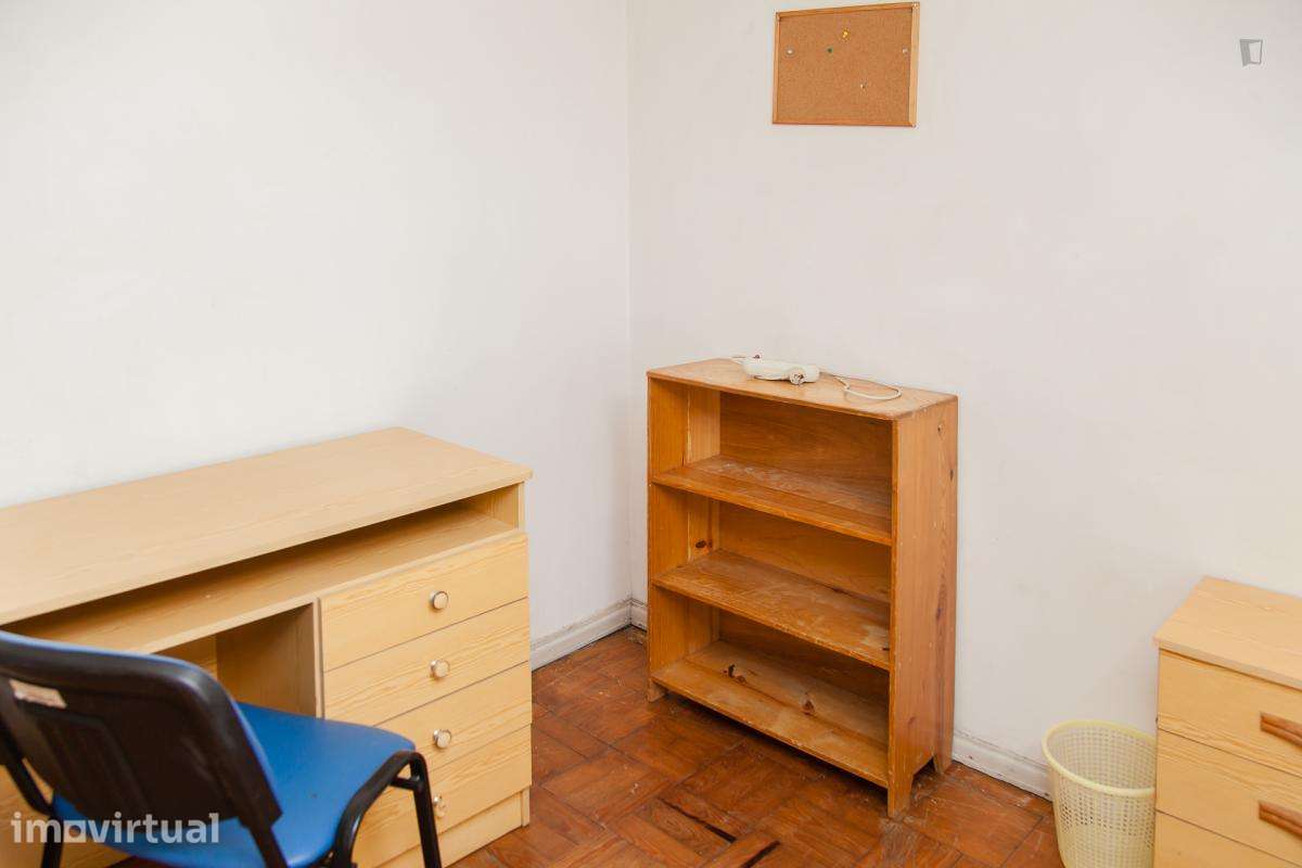 Quarto - localizado em Montes Claros Coimbra - Grande imagem: 2/25