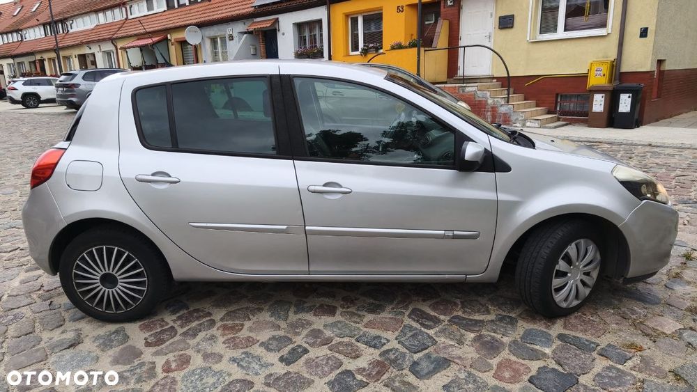 Renault Clio - 21