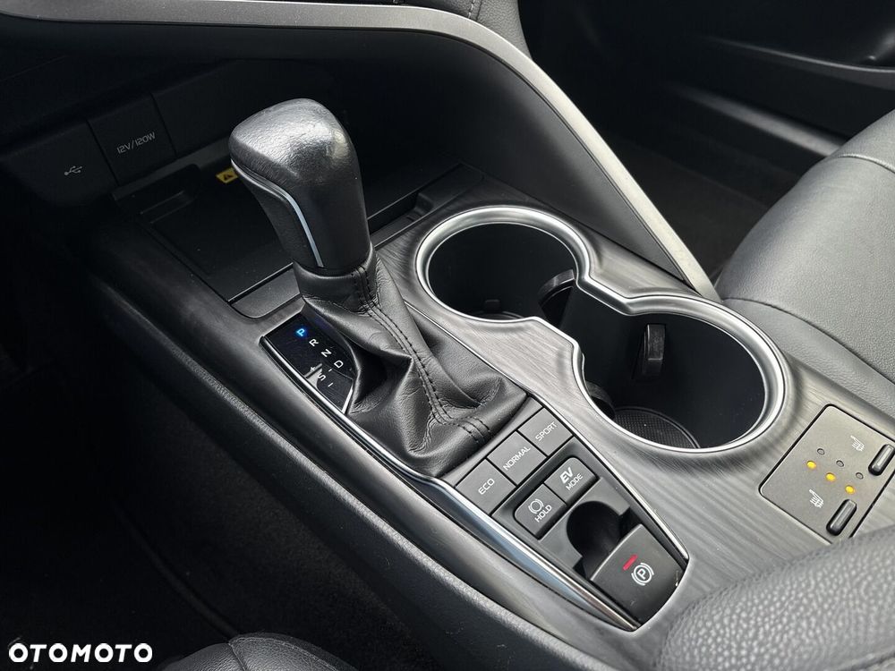 Toyota Camry 2.5 Hybrid Executive CVT - 27