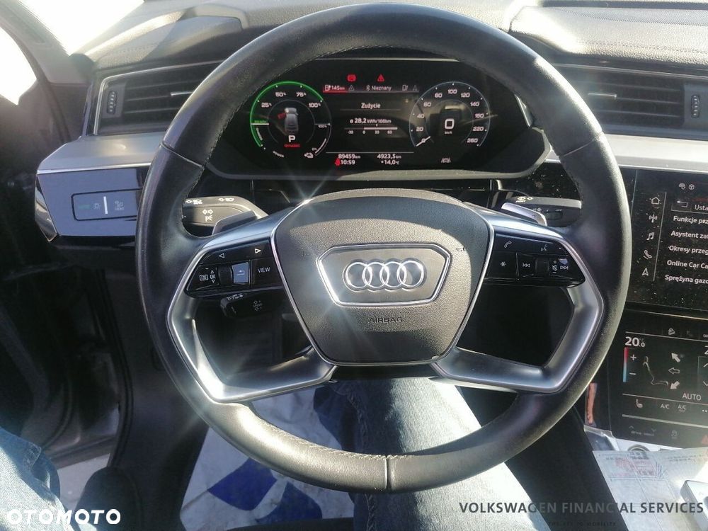 Audi e-tron - 12