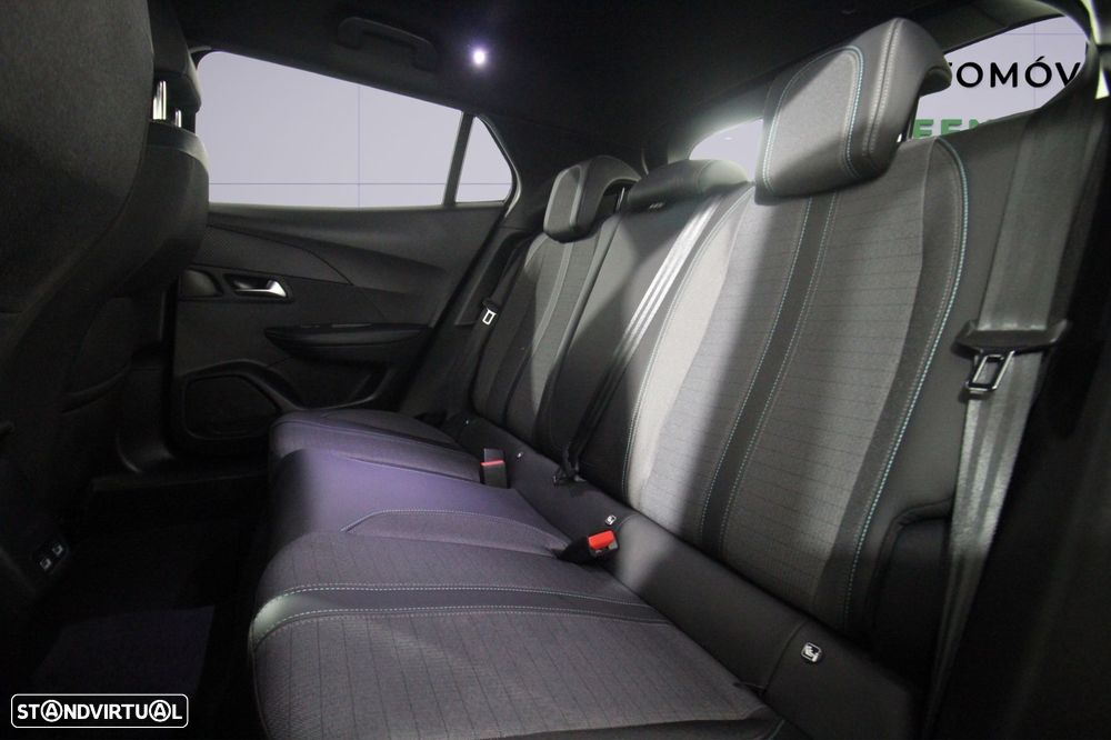 Peugeot e-2008 50 kWh Allure - 13