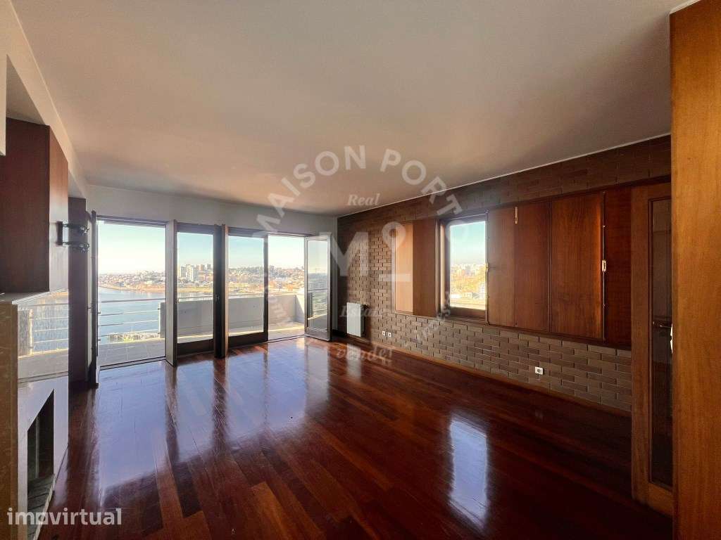 Moradia T4 com 3 Pisos, com 2 Lugares de Garagem, com Vista para a ... - Grande imagem: 2/50