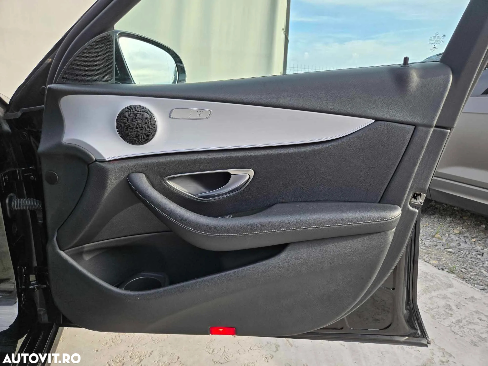Mercedes-Benz E 220 d T 9G-TRONIC Avantgarde - 25