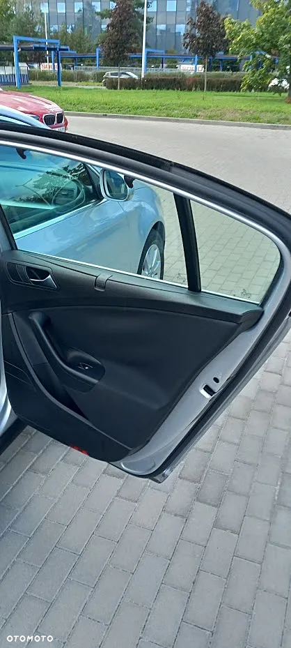 Volkswagen Passat 2.0 TDI DPF Comfortline - 11