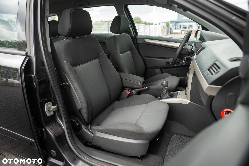 Opel Astra 1.7 CDTI Essentia - 26