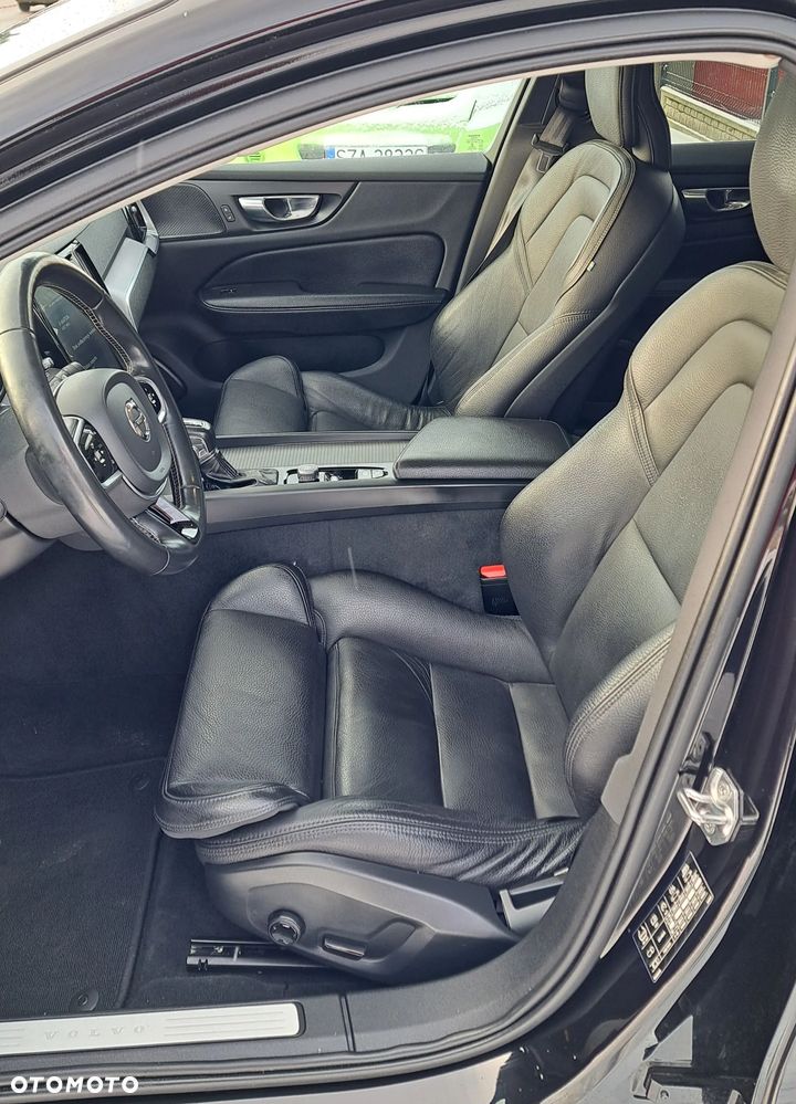 Volvo V60 D4 AWD Geartronic Momentum - 23