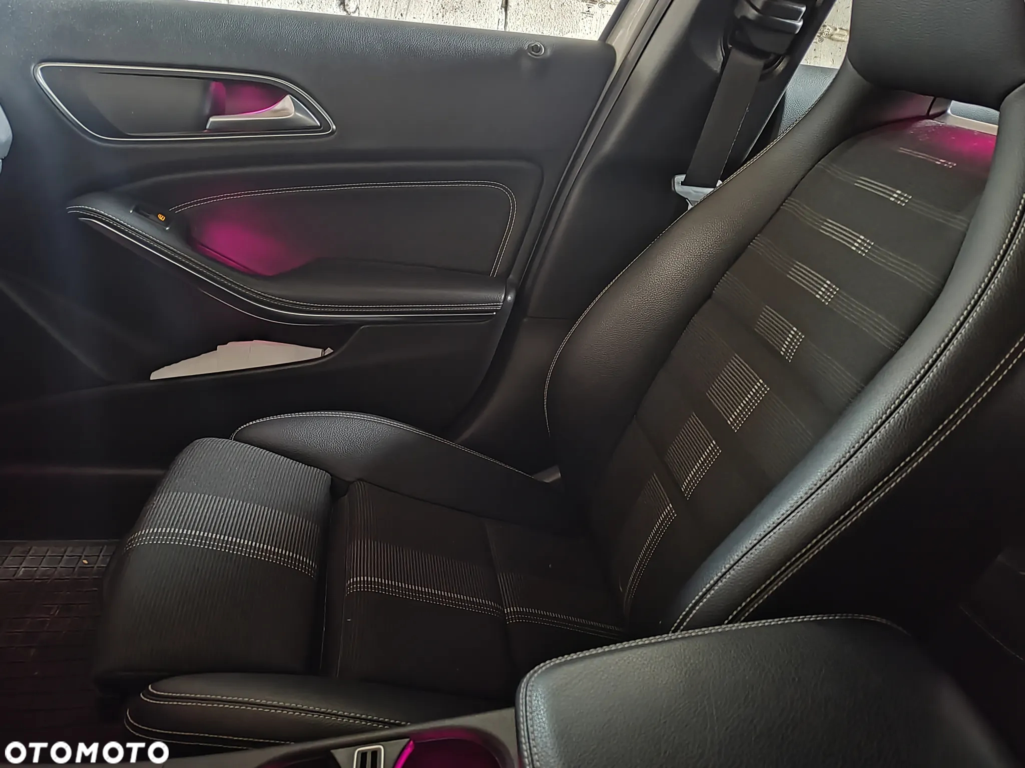 Mercedes-Benz GLA 180 d 7G-DCT - 14