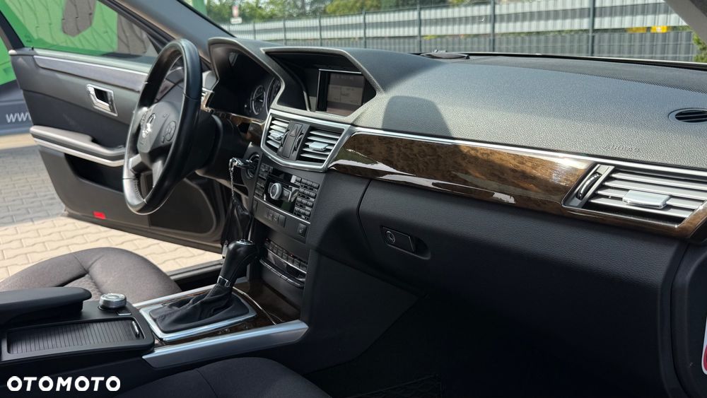 Mercedes-Benz Klasa E 200 7G-TRONIC - 22