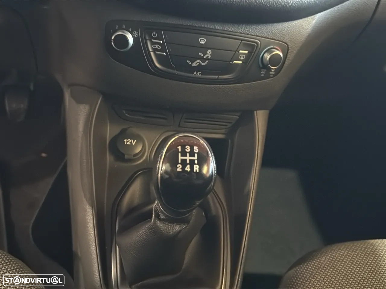 Ford Transit Connect - 13