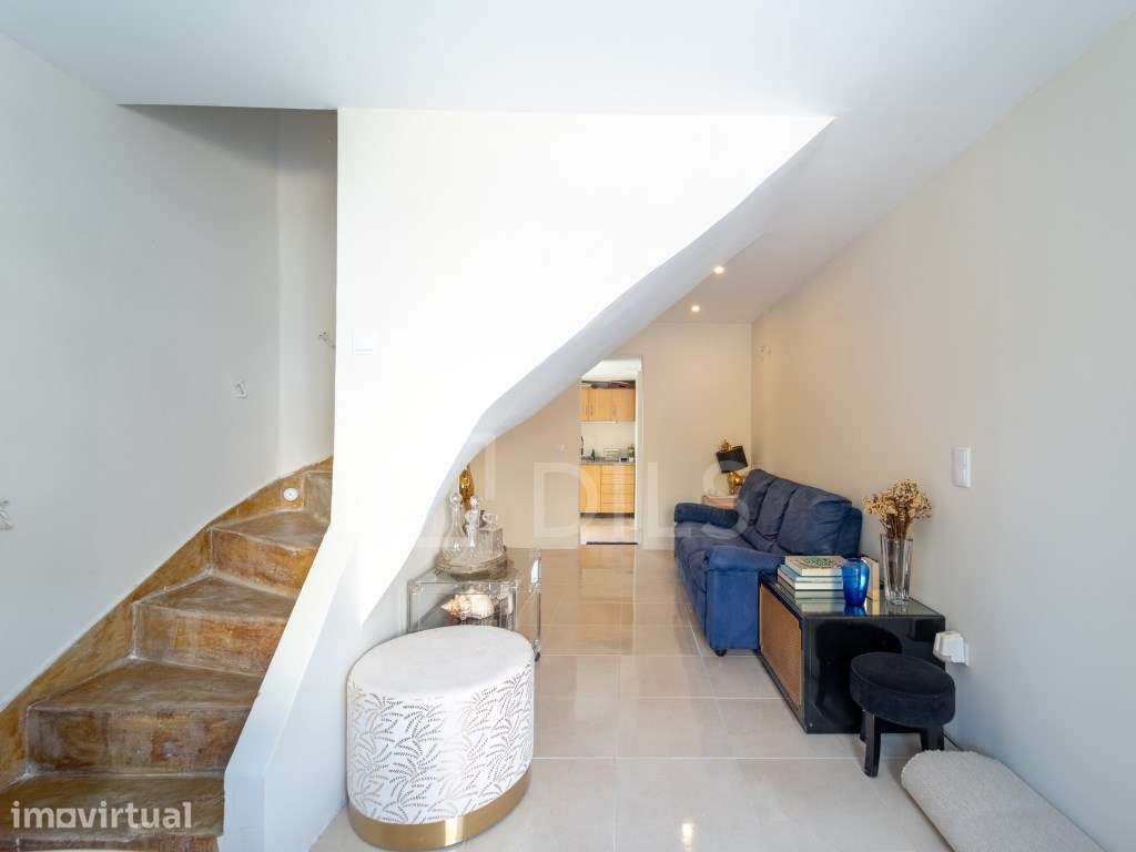 Moradia T2, com quintal, para reabilitar em Aldoar, Porto - Grande imagem: 2/21