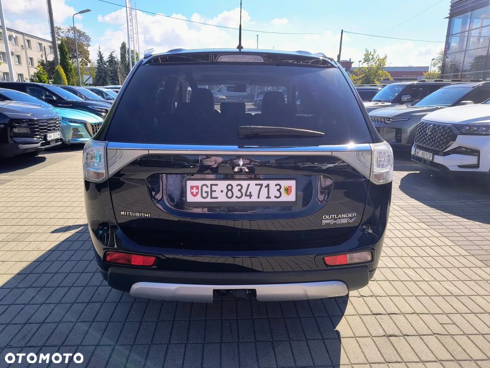 Mitsubishi Outlander Instyle NAVI + - 5