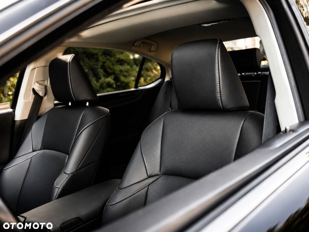 Lexus ES 300h Business Edition - 19