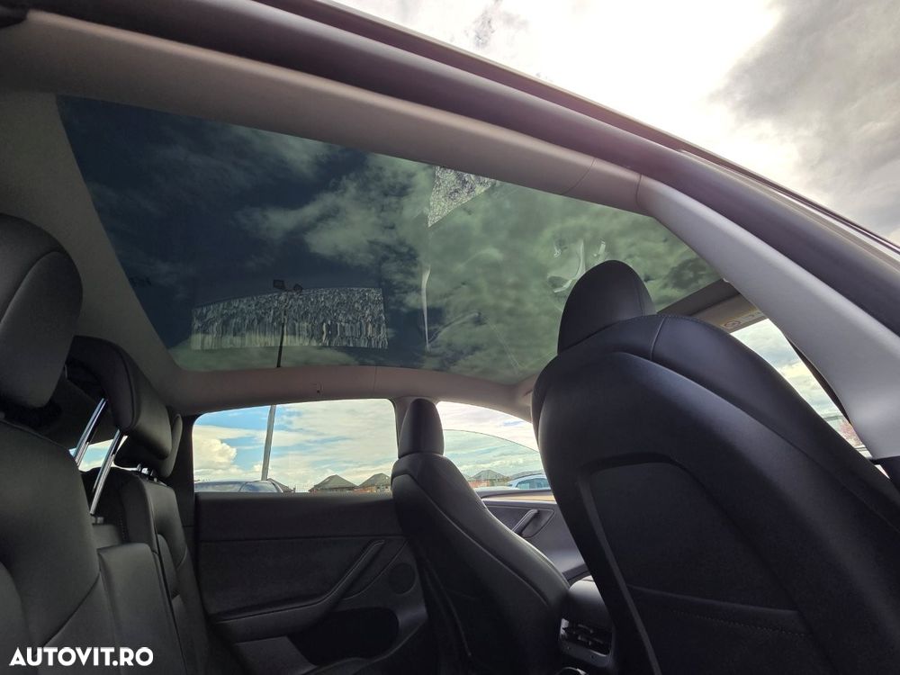 Tesla Model Y RWD - 12