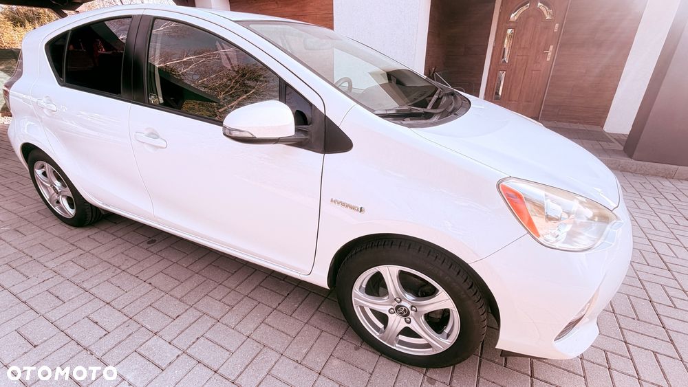 Toyota Prius (Hybrid) - 6