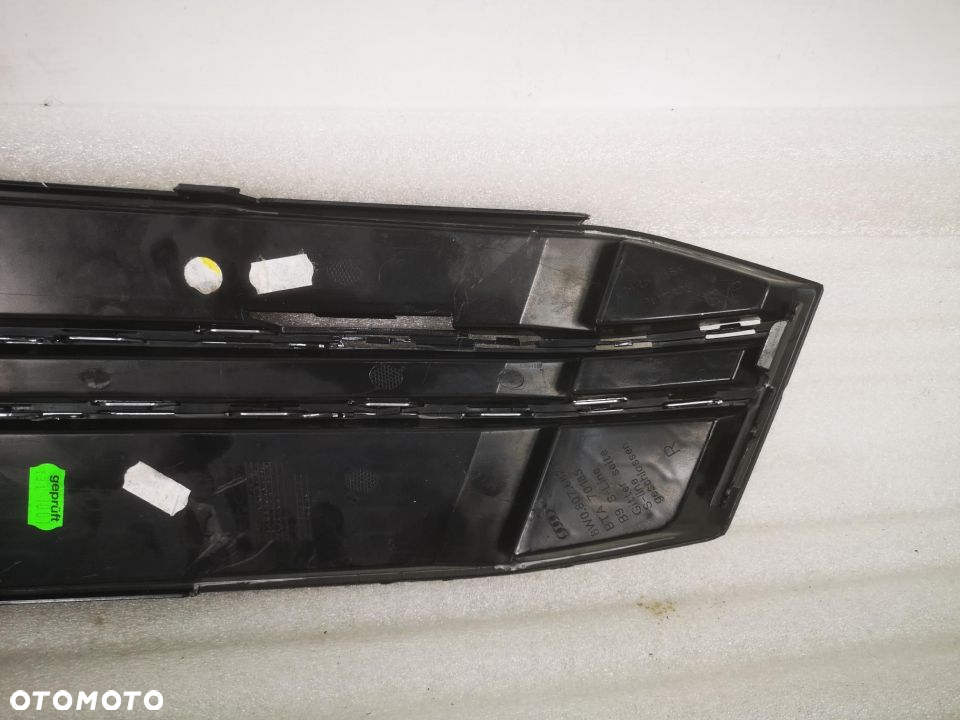 AUDI A4 B9 S-LINE 15- PRAWA BOCZNA KRATKA ZDERZAKA PRZEDNIEGO PRZÓD 8W0807682 F / 8W0807682F NR AUKCJI 2S/15 - 17