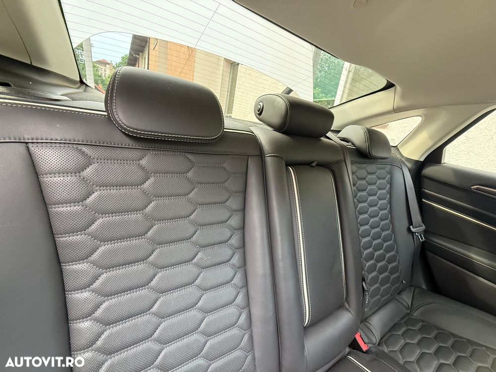 Ford Mondeo 2.0 HEV Vignale - 26