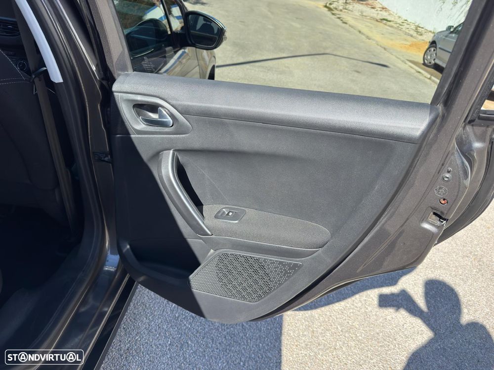 Peugeot 2008 1.6 BlueHDi Style - 15