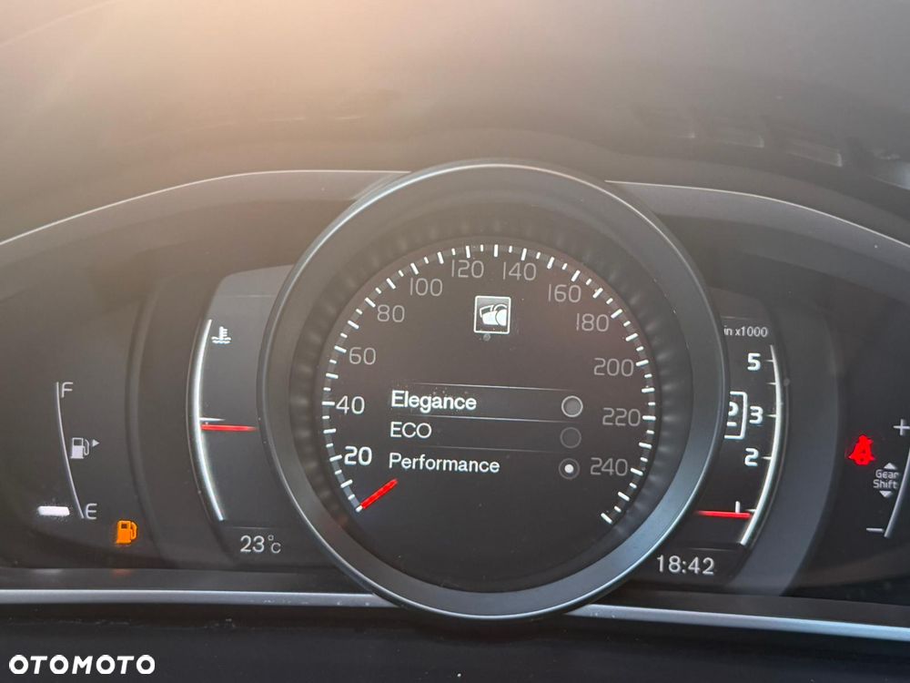 Volvo V40 D2 Drive-E Momentum - 37