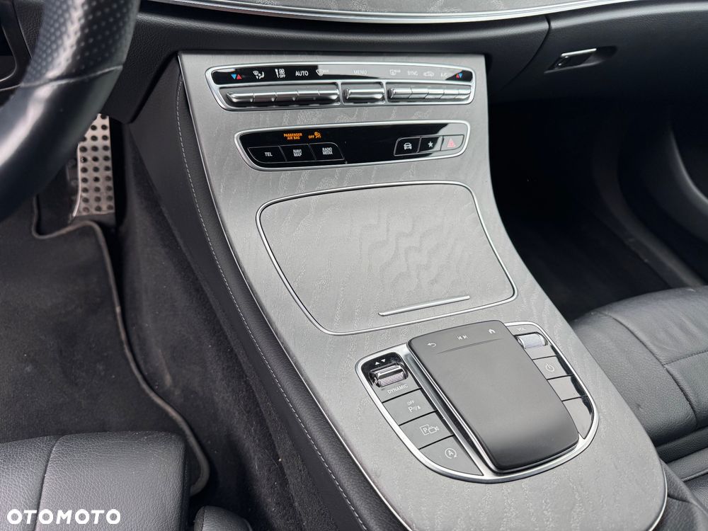 Mercedes-Benz CLS 300 d 4Matic 9G-TRONIC AMG Line - 10