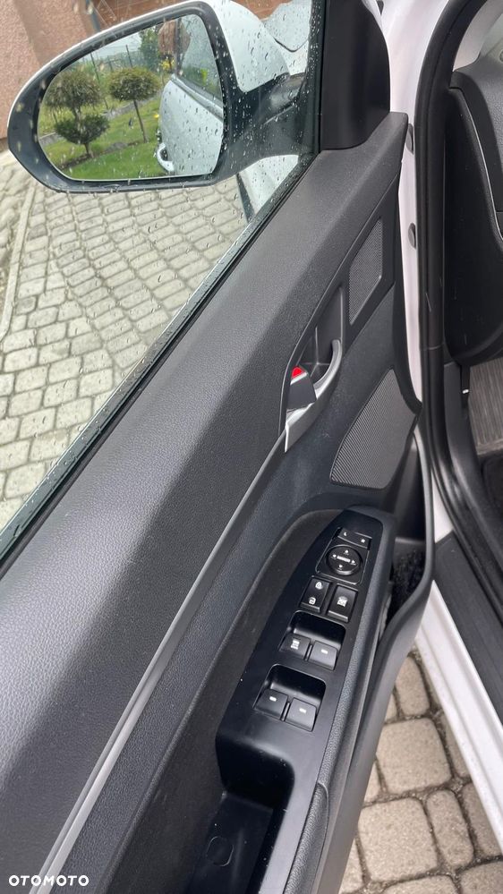 Hyundai Elantra 1.6 Comfort - 15