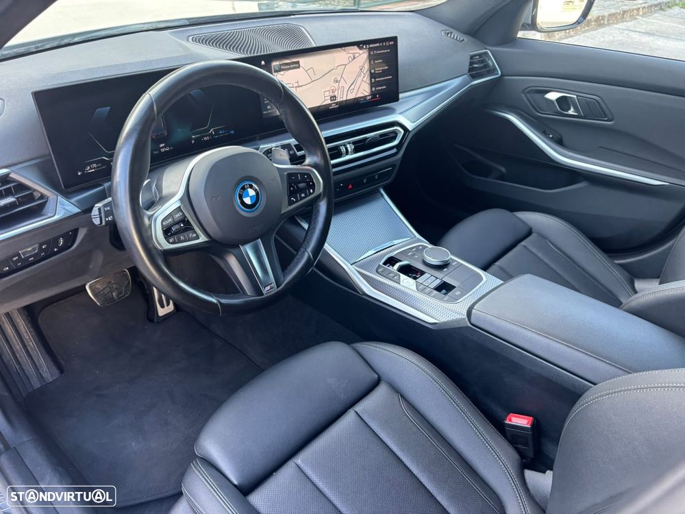 BMW 320 e Pack Desportivo M Auto - 26