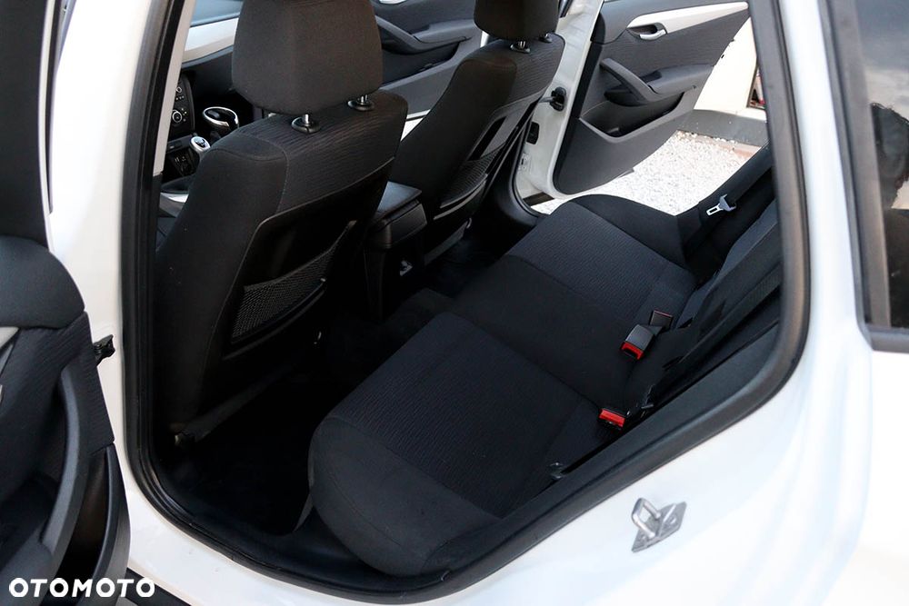 BMW X1 sDrive18d xLine - 28