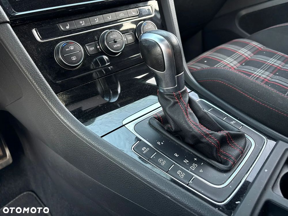 Volkswagen Golf GTI (BlueMotion Technology) DSG - 16